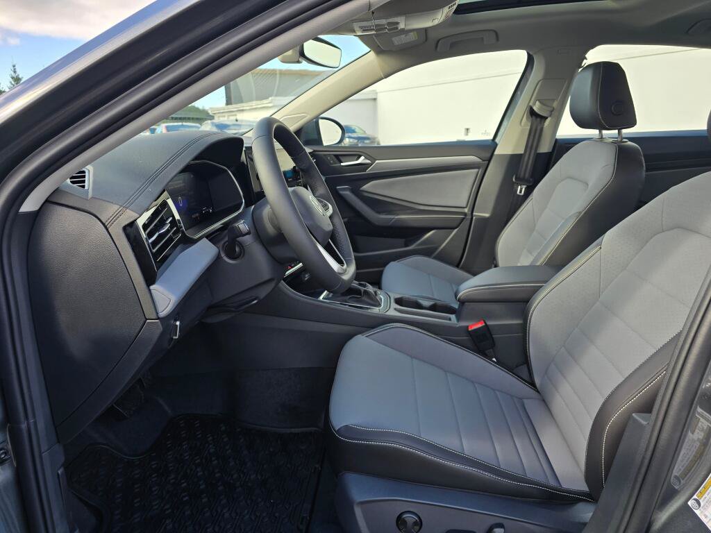 New 2026 Volkswagen Jetta SE FWD image 18