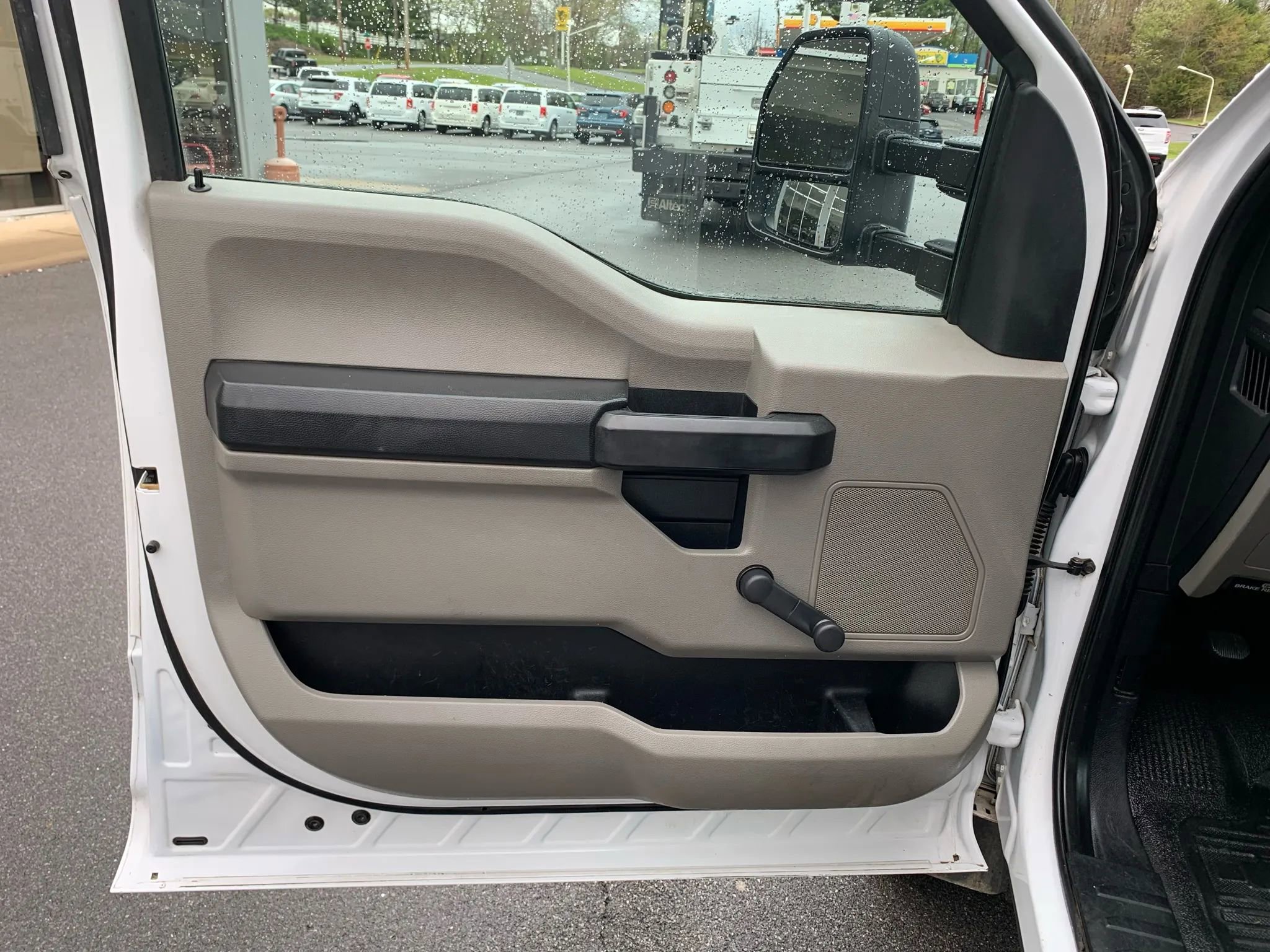 Used 2017 Ford F550 XL 169  W.B. 2D image 8