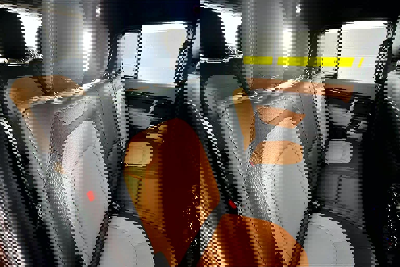 Used 2024 Land Rover Defender 130 X-Dynamic SE image 19