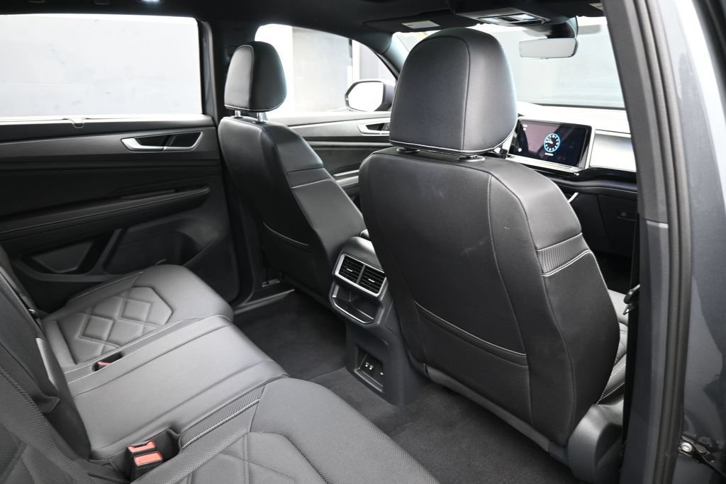 Used 2025 Volkswagen Atlas Cross Sport SE w/ Panoramic Sunroof Package FWD image 48