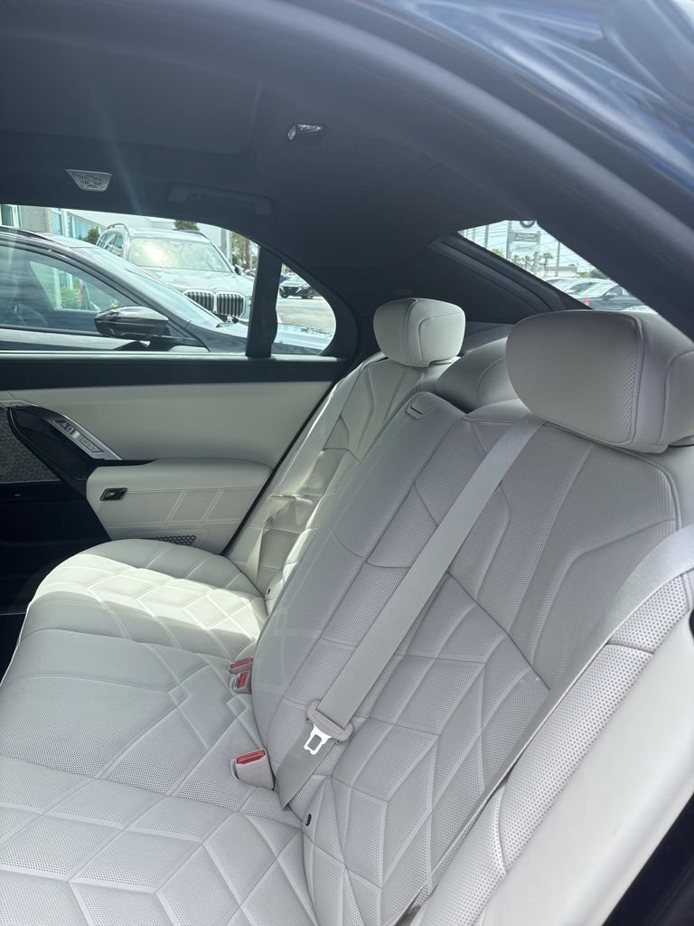 Used 2024 BMW 740i w/ Executive Package RWD image 7