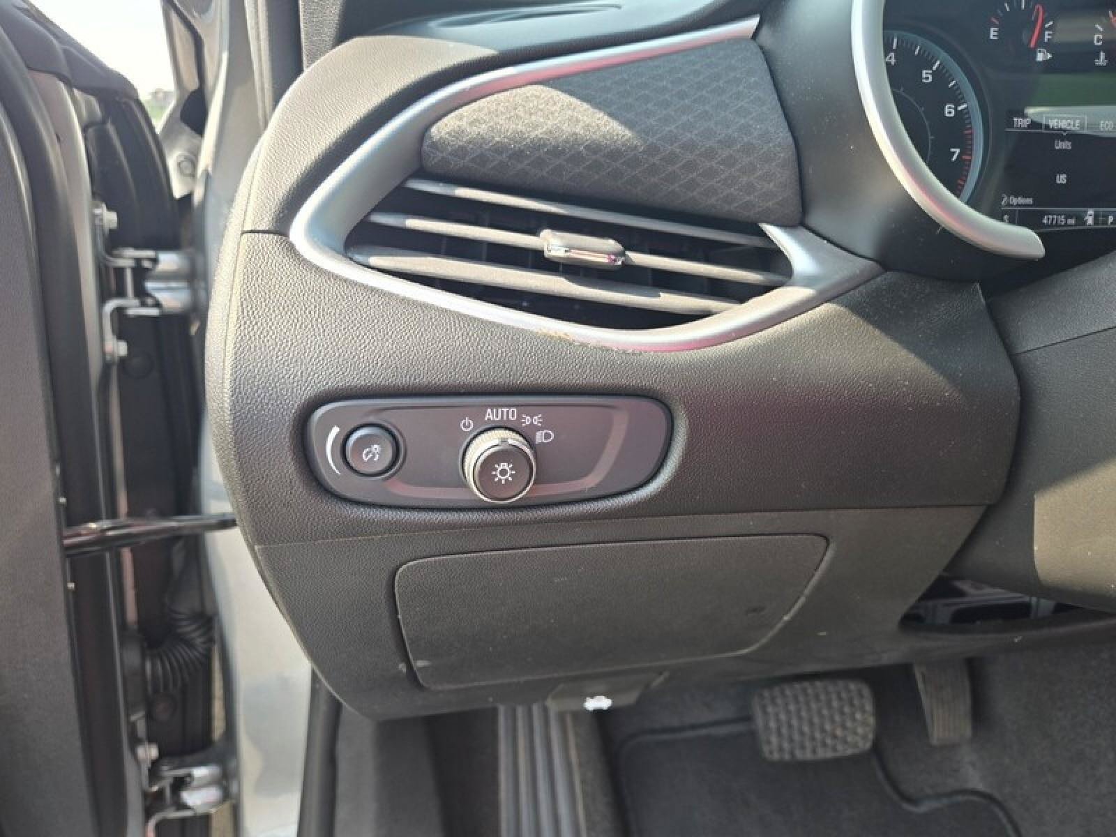 Used 2025 Chevrolet Malibu LT FWD image 12