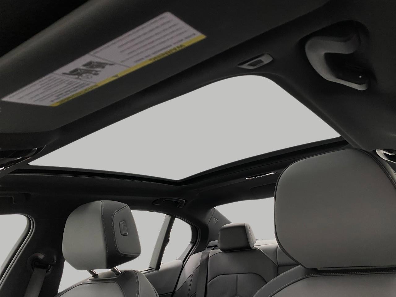 Certified 2026 BMW 550e xDrive image 30