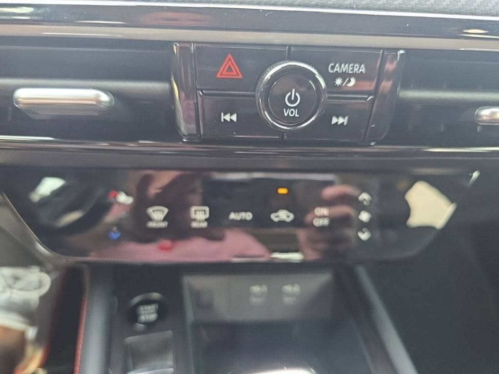 Certified 2025 Nissan Kicks SR FWD image 24