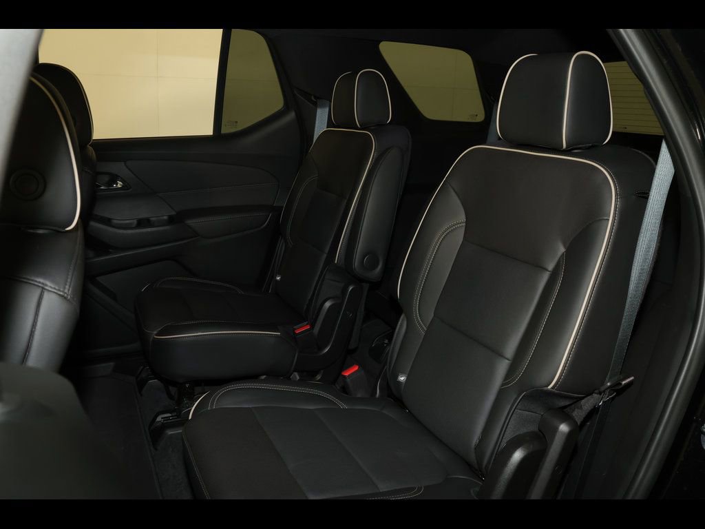 Used 2023 Chevrolet Traverse Premier image 34