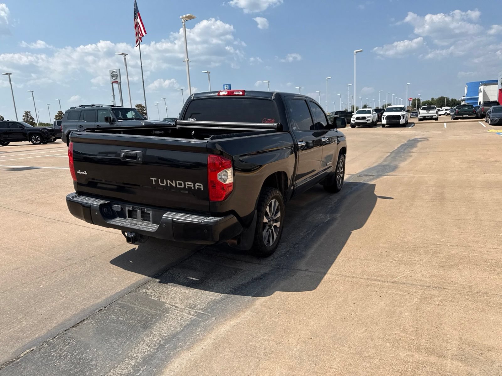 Used 2018 Toyota Tundra Limited w/ Limited Premium Package AWD/4WD image 21
