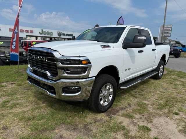 Used 2026 RAM 2500 Big Horn AWD/4WD image 3