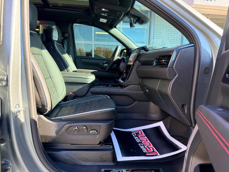 Used 2025 GMC Yukon AT4 Ultimate w/ LPO, Floor Liner Package AWD/4WD image 46