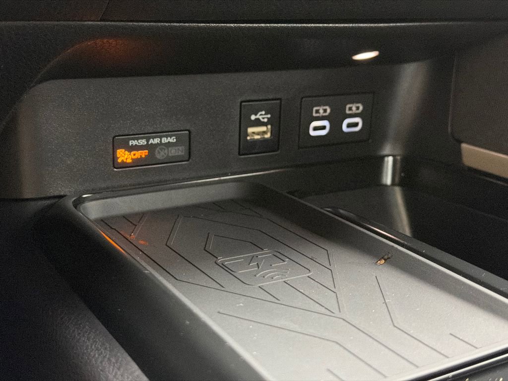 Used 2025 Toyota Camry LE w/ Convenience Package image 27