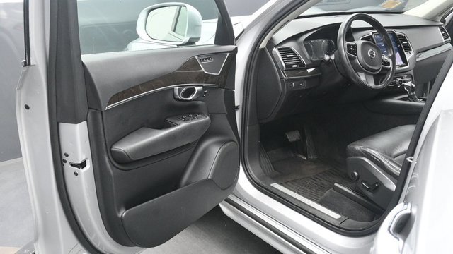 Used 2018 Volvo XC90 T6 Momentum w/ Convenience Package AWD/4WD image 28
