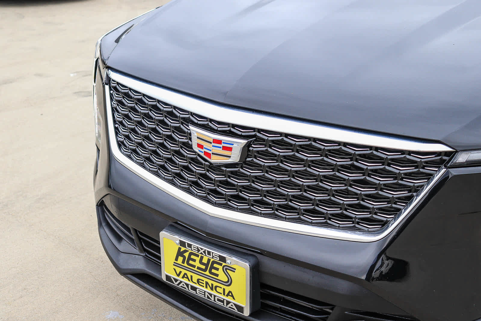 Used 2024 Cadillac XT4 Luxury w/ Cold Weather Package FWD image 8