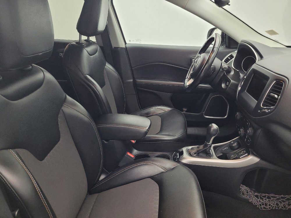 Used 2019 Jeep Compass Latitude w/ Cold Weather Group image 21