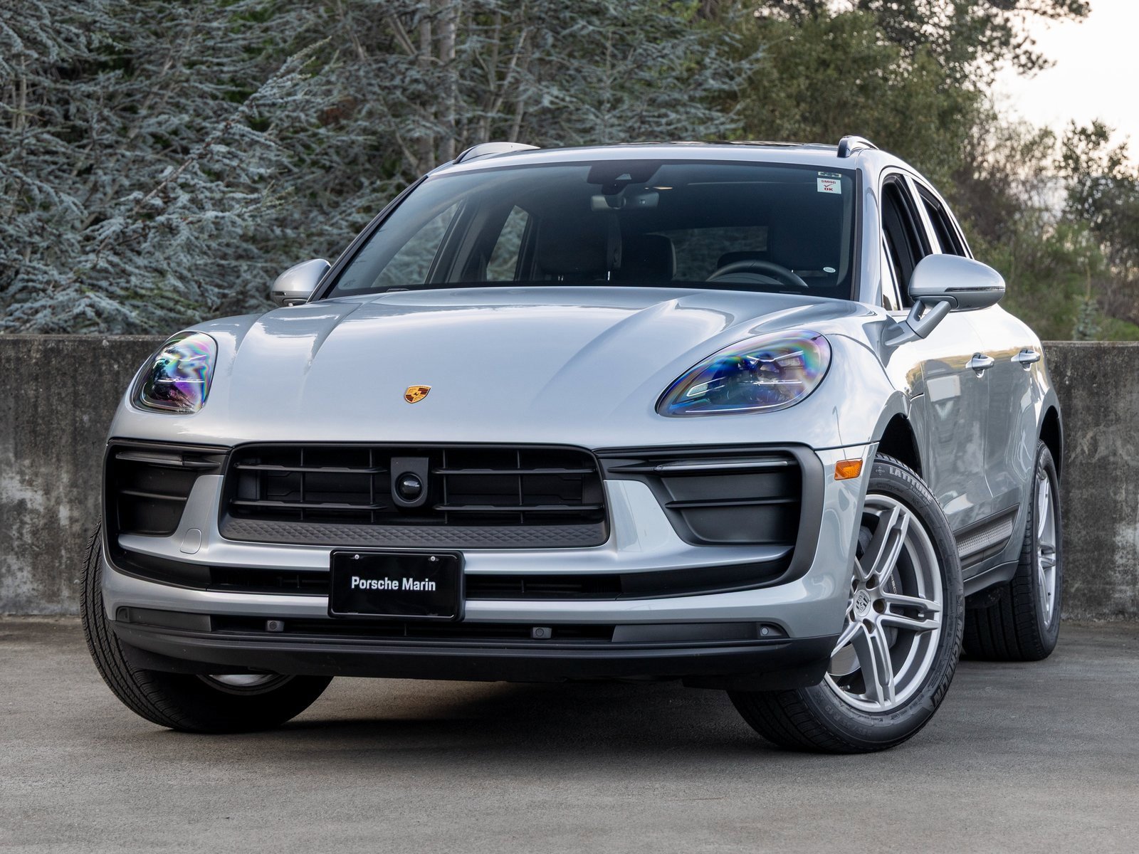 Certified 2025 Porsche Macan image 1
