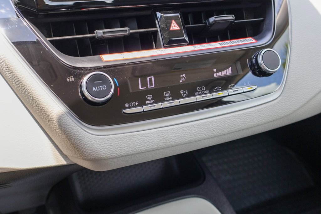 Used 2025 Toyota Corolla LE FWD image 15