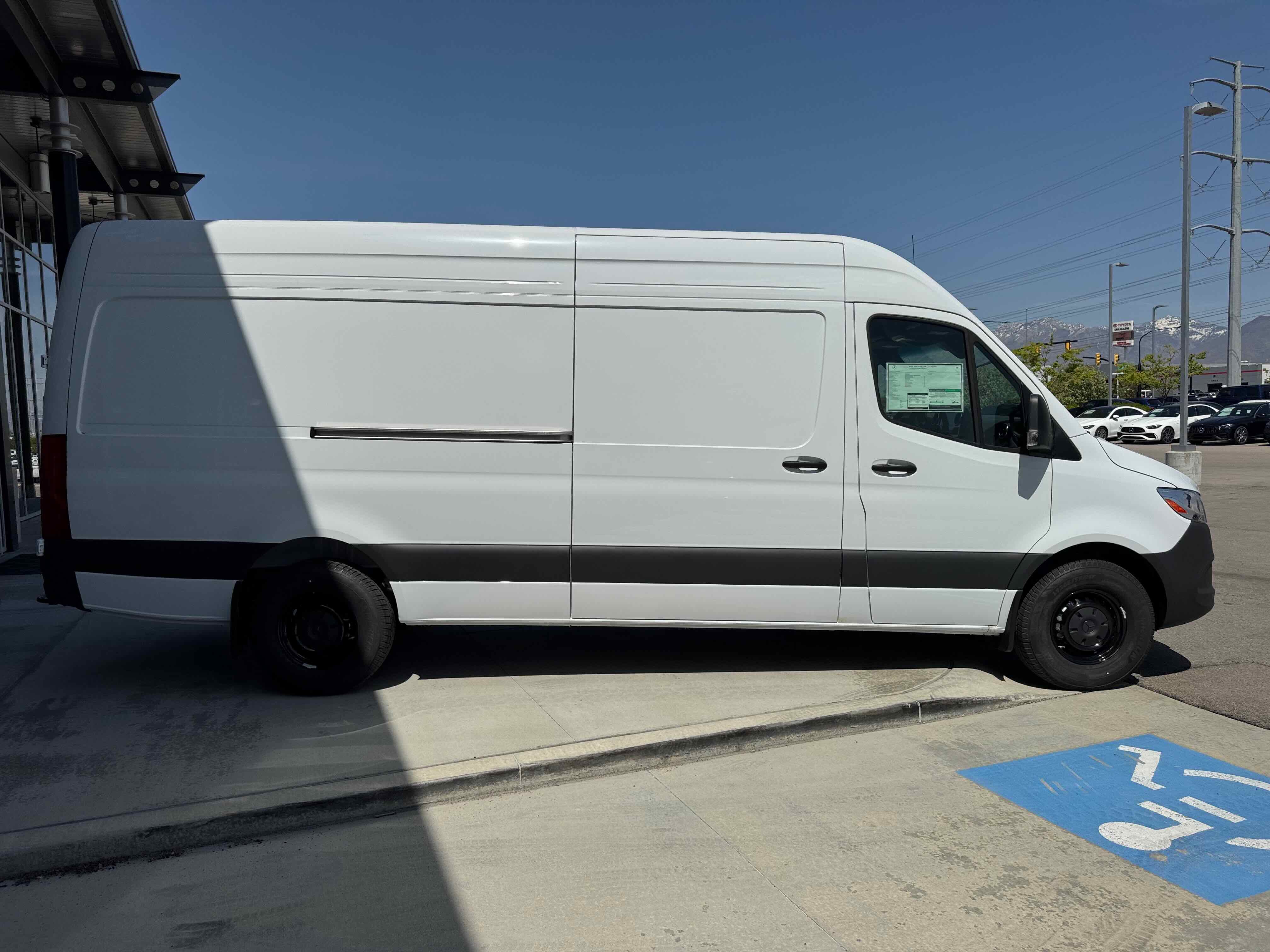 New 2025 Mercedes-Benz Sprinter 2500 image 10