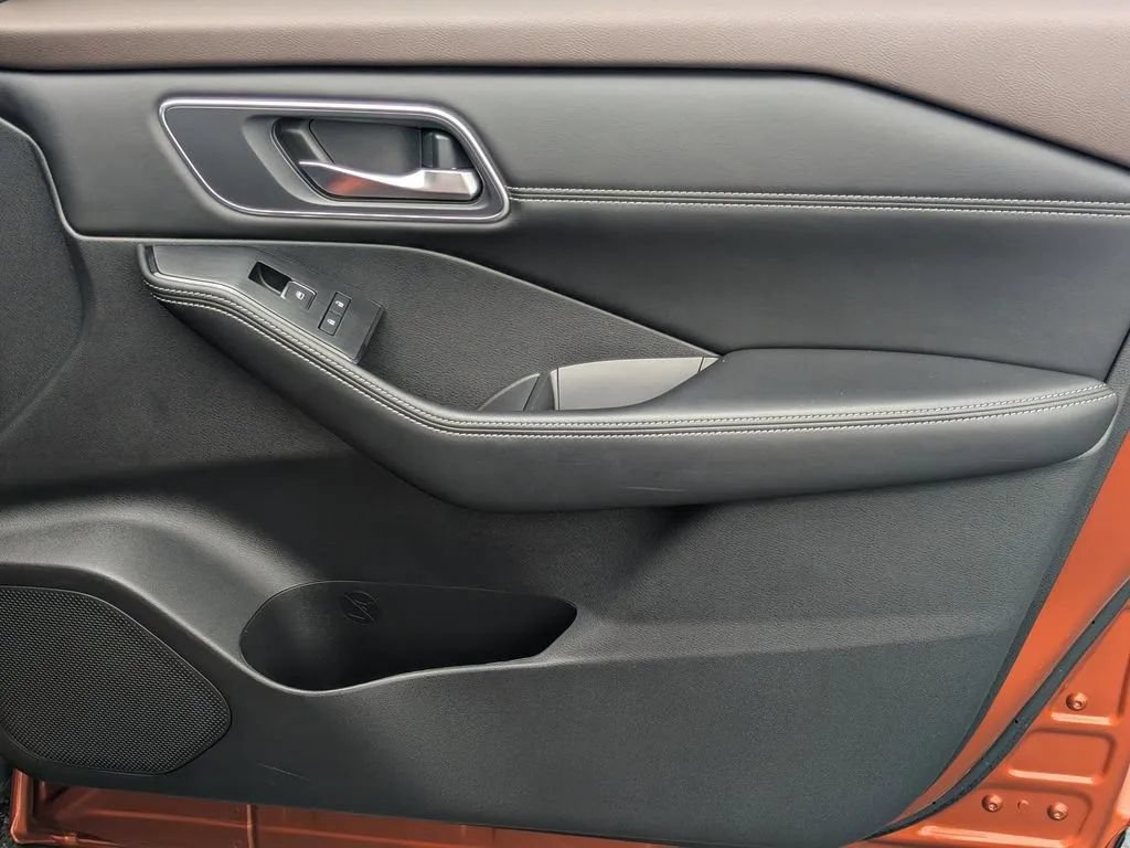 Used 2021 Nissan Rogue Platinum FWD image 13