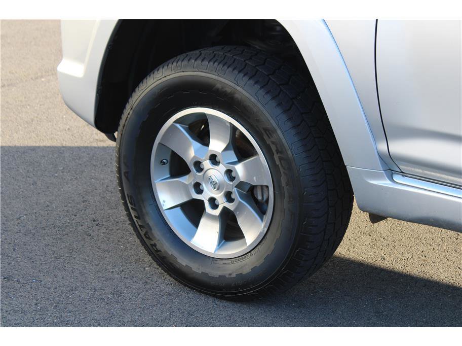 Used 2013 Toyota 4Runner SR5 w/ Convenience Pkg image 6