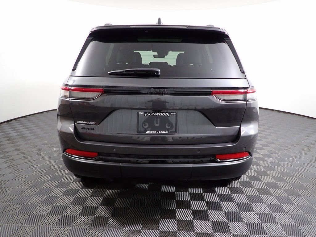 New 2025 Jeep Grand Cherokee Limited image 15