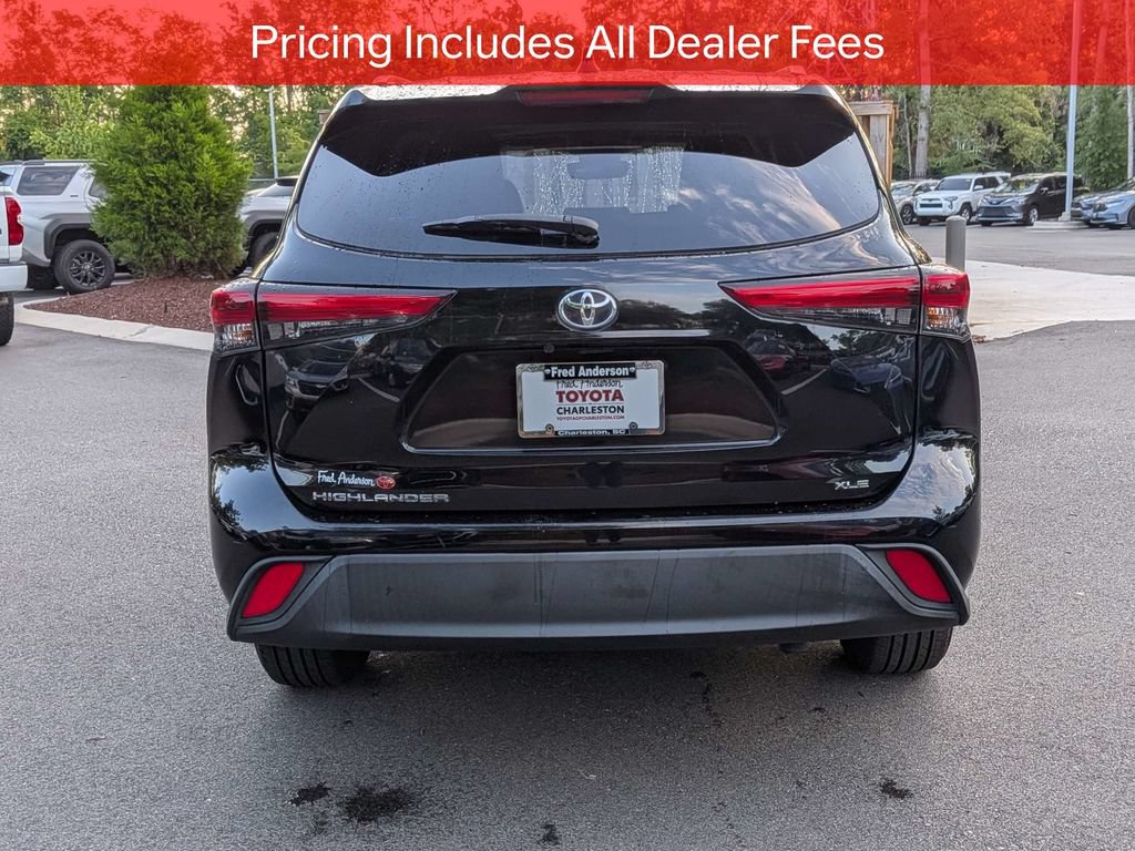 Used 2022 Toyota Highlander XLE FWD image 6