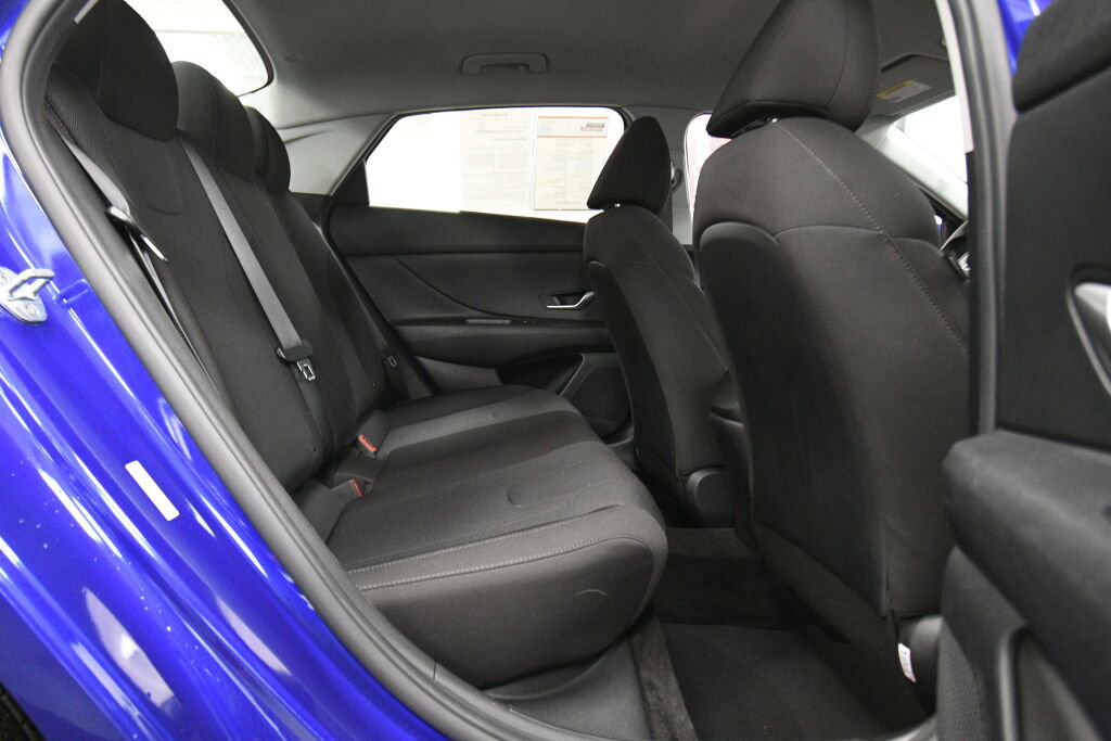 Used 2021 Hyundai Elantra SE image 23