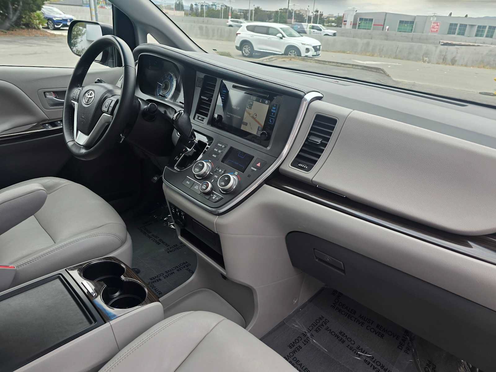 Used 2017 Toyota Sienna XLE w/ XLE Navigation Package FWD image 11