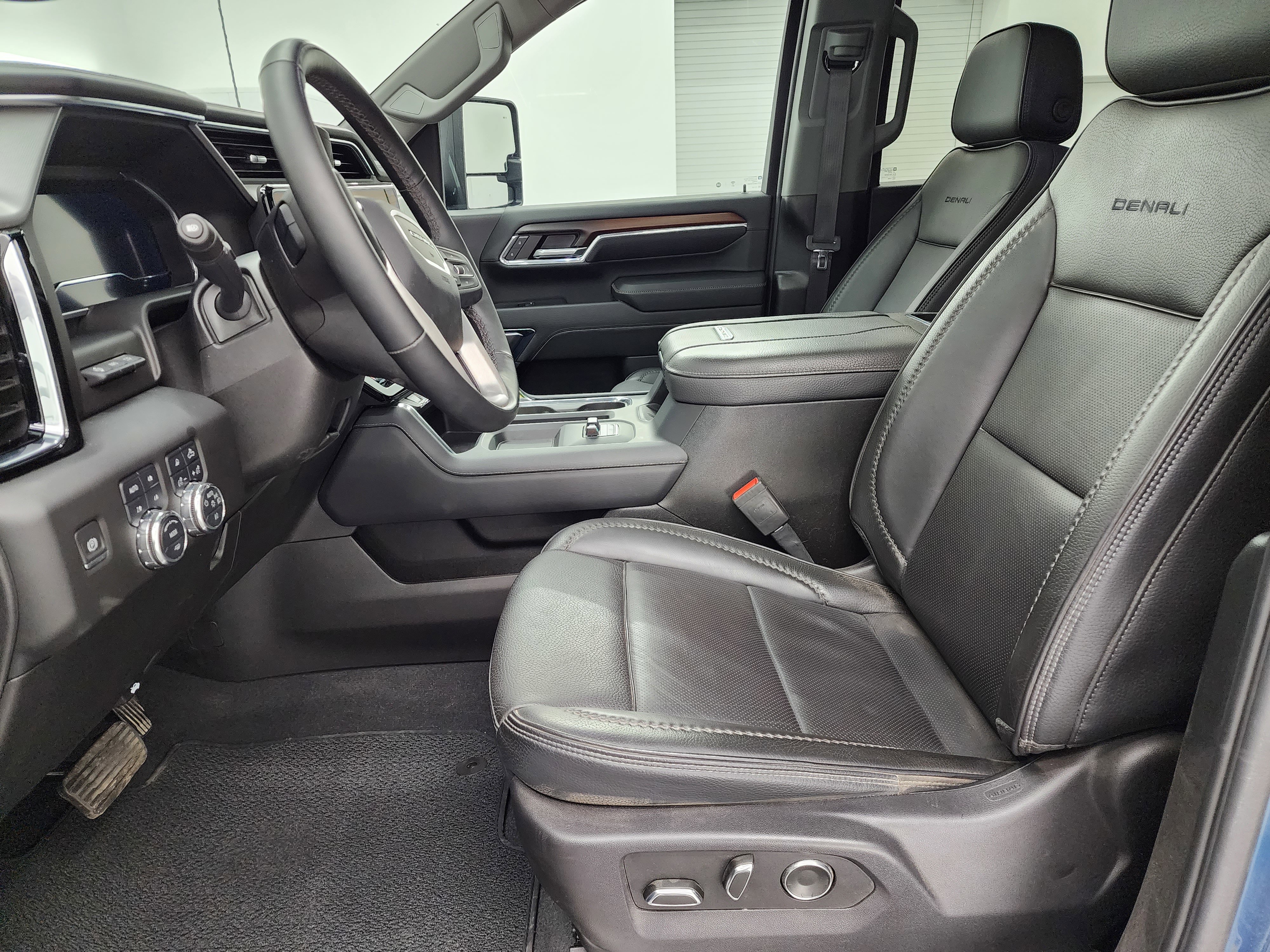Used 2024 GMC Sierra 2500 Denali w/ Denali Reserve Package image 8