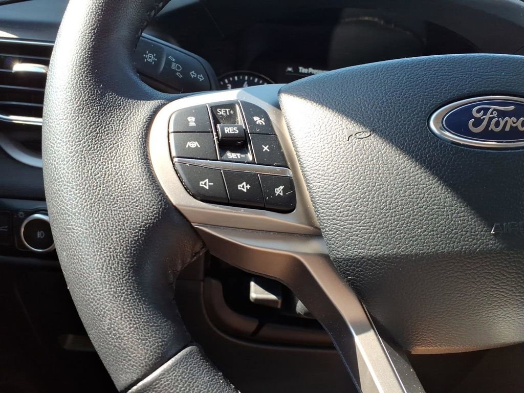 Used 2024 Ford Explorer XLT w/ Equipment Group 202A AWD/4WD image 18
