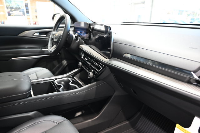 New 2027 Chevrolet Traverse LT w/ LPO, Floor Liner Package FWD image 14
