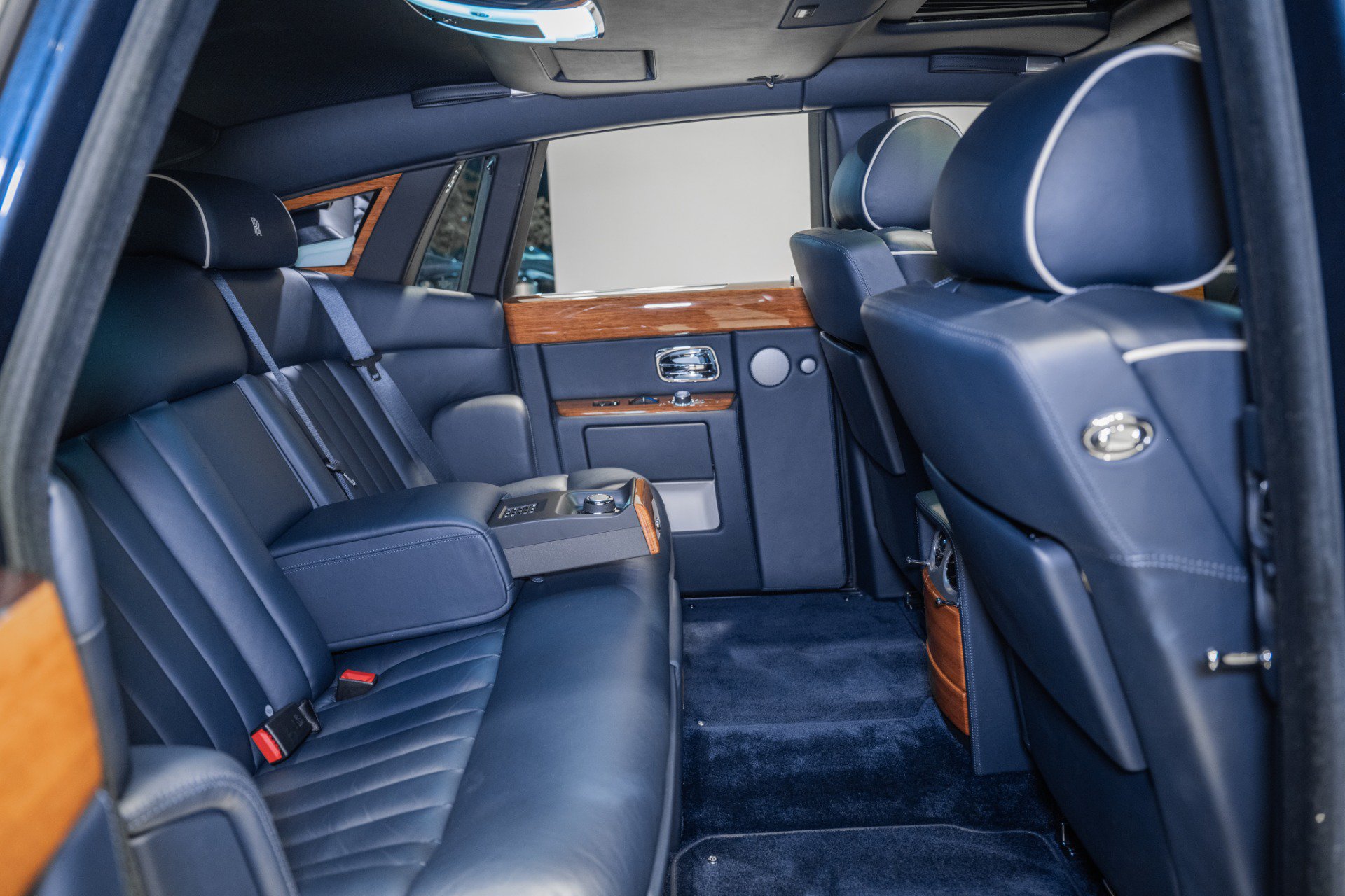 Used 2011 Rolls-Royce Phantom Sedan RWD image 37