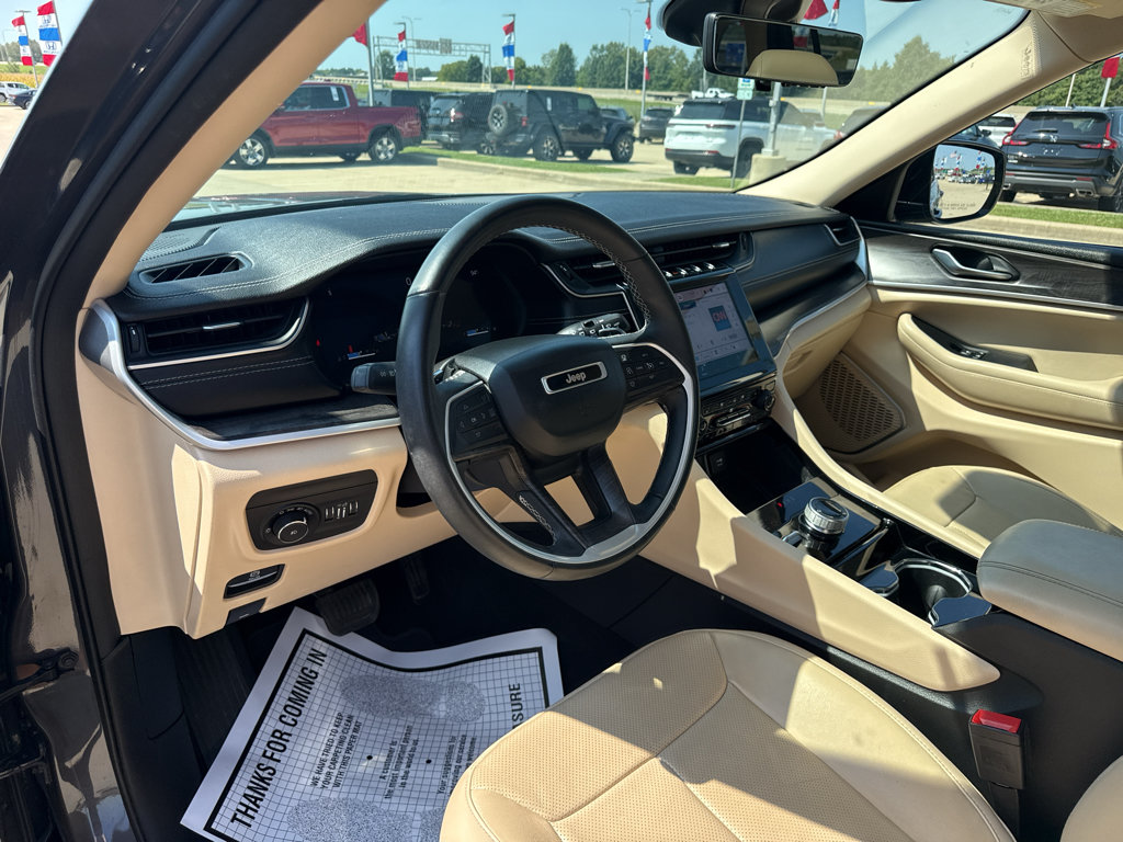 Used 2022 Jeep Grand Cherokee Limited w/ Luxury Tech Group II AWD/4WD image 9