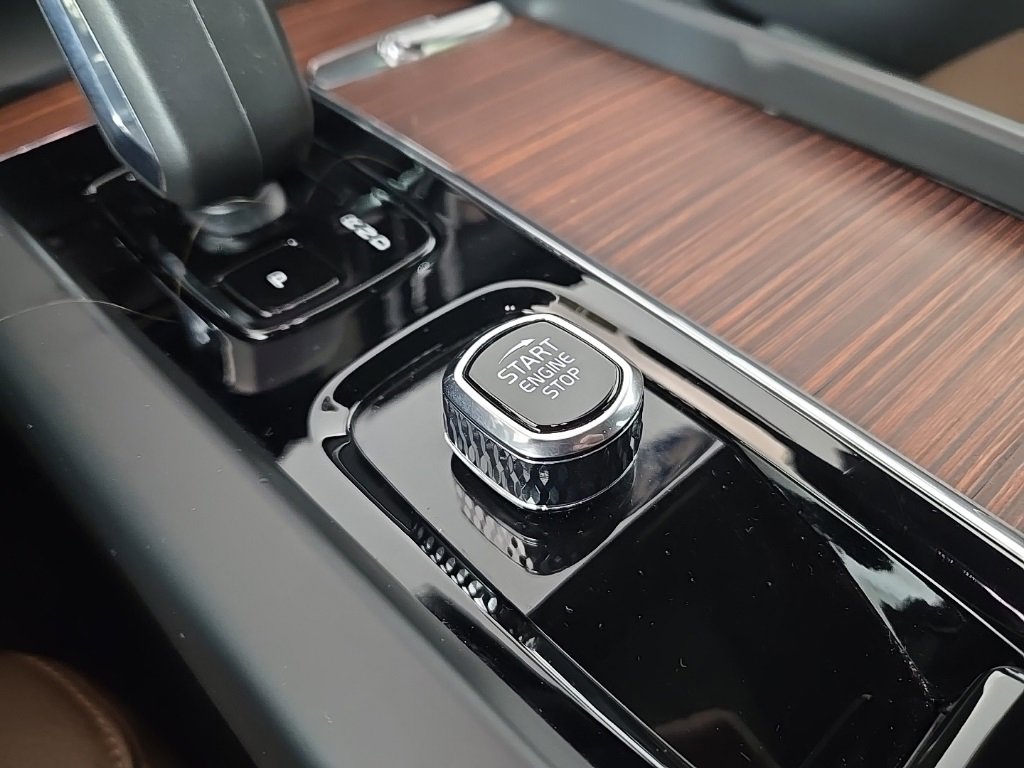 Certified 2025 Volvo V60 B5 Cross Country Plus image 19