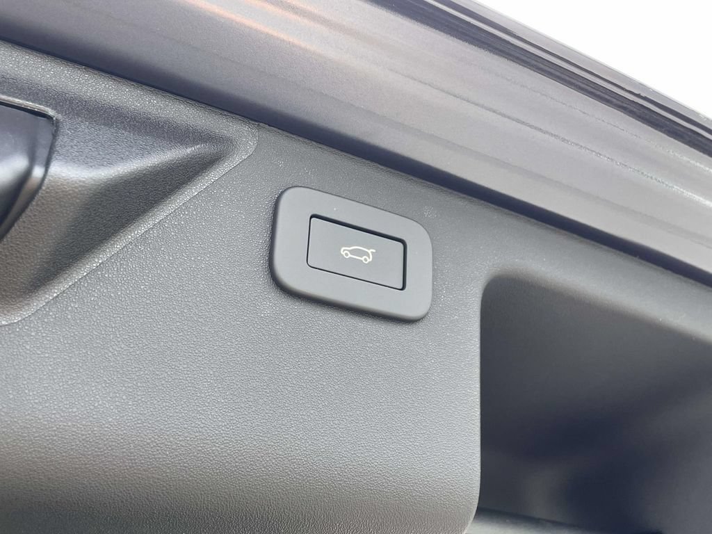 New 2026 Land Rover Discovery Sport Landmark AWD/4WD image 19