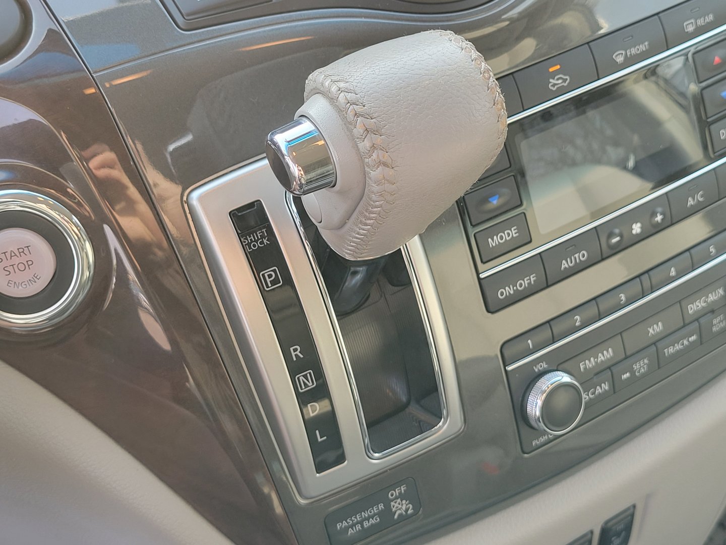 Used 2015 Nissan Quest SL image 29