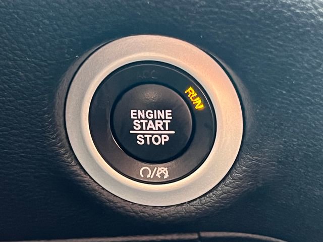 Used 2024 Chrysler Pacifica Limited FWD image 33