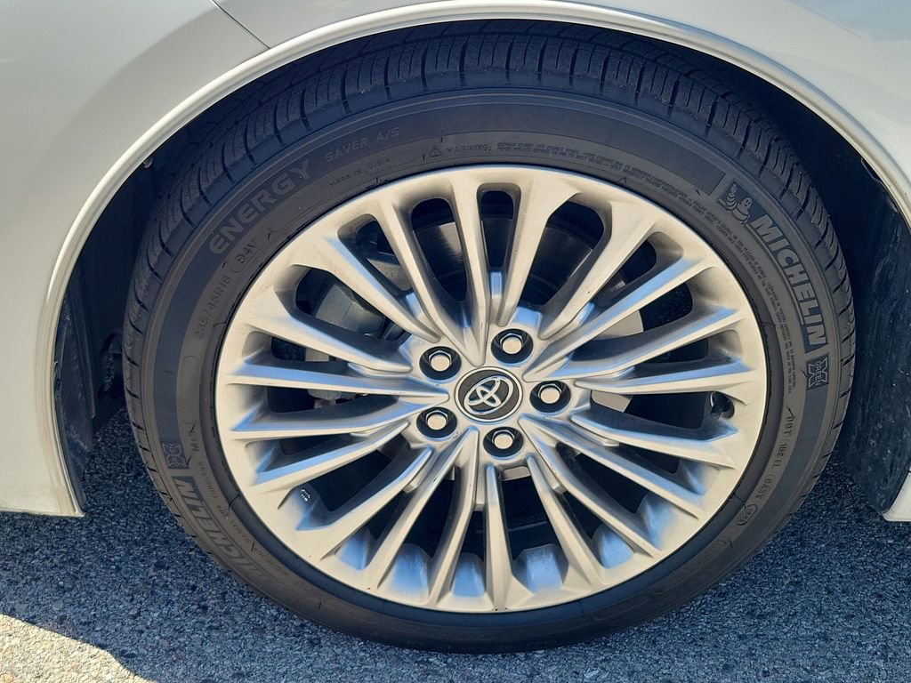 Used 2020 Toyota Avalon Limited image 11