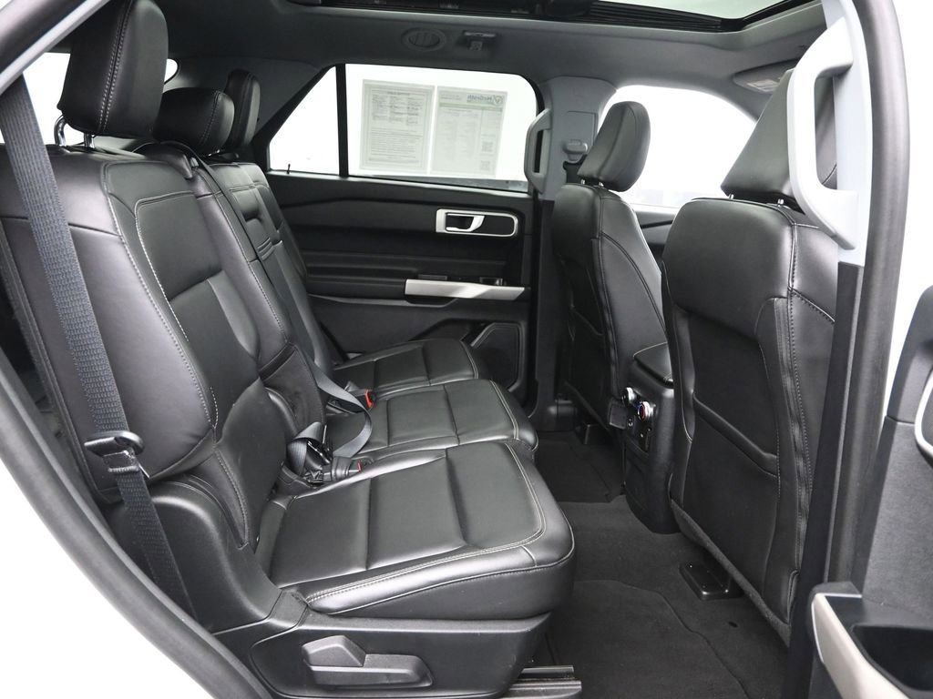 Used 2022 Ford Explorer XLT w/ Equipment Group 202A image 9