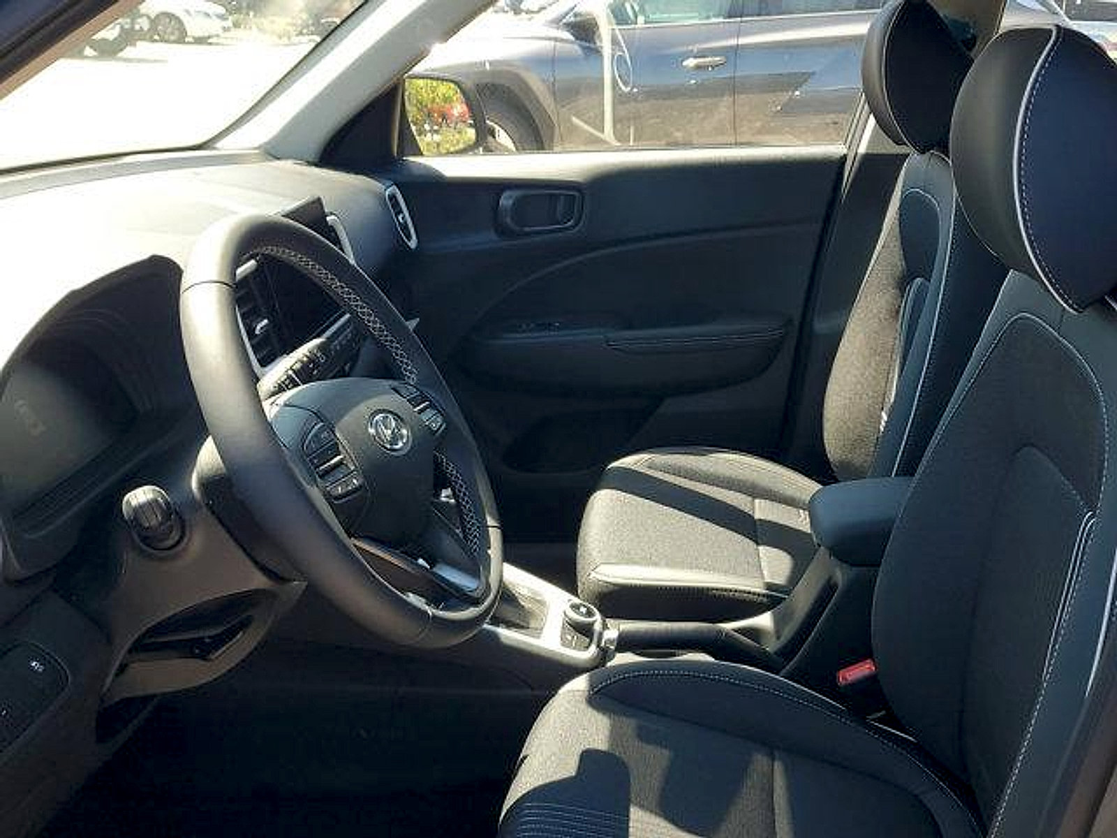 New 2025 Hyundai Venue Limited FWD image 8