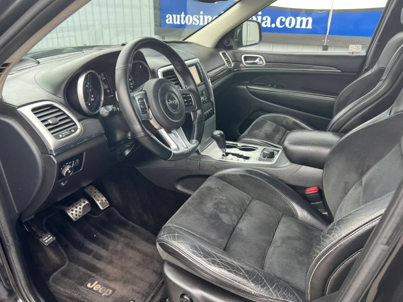 Used 2012 Jeep Grand Cherokee SRT8 w/ Luxury Group II AWD/4WD image 20