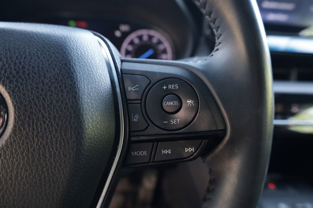 Used 2022 Toyota Venza XLE AWD/4WD image 22