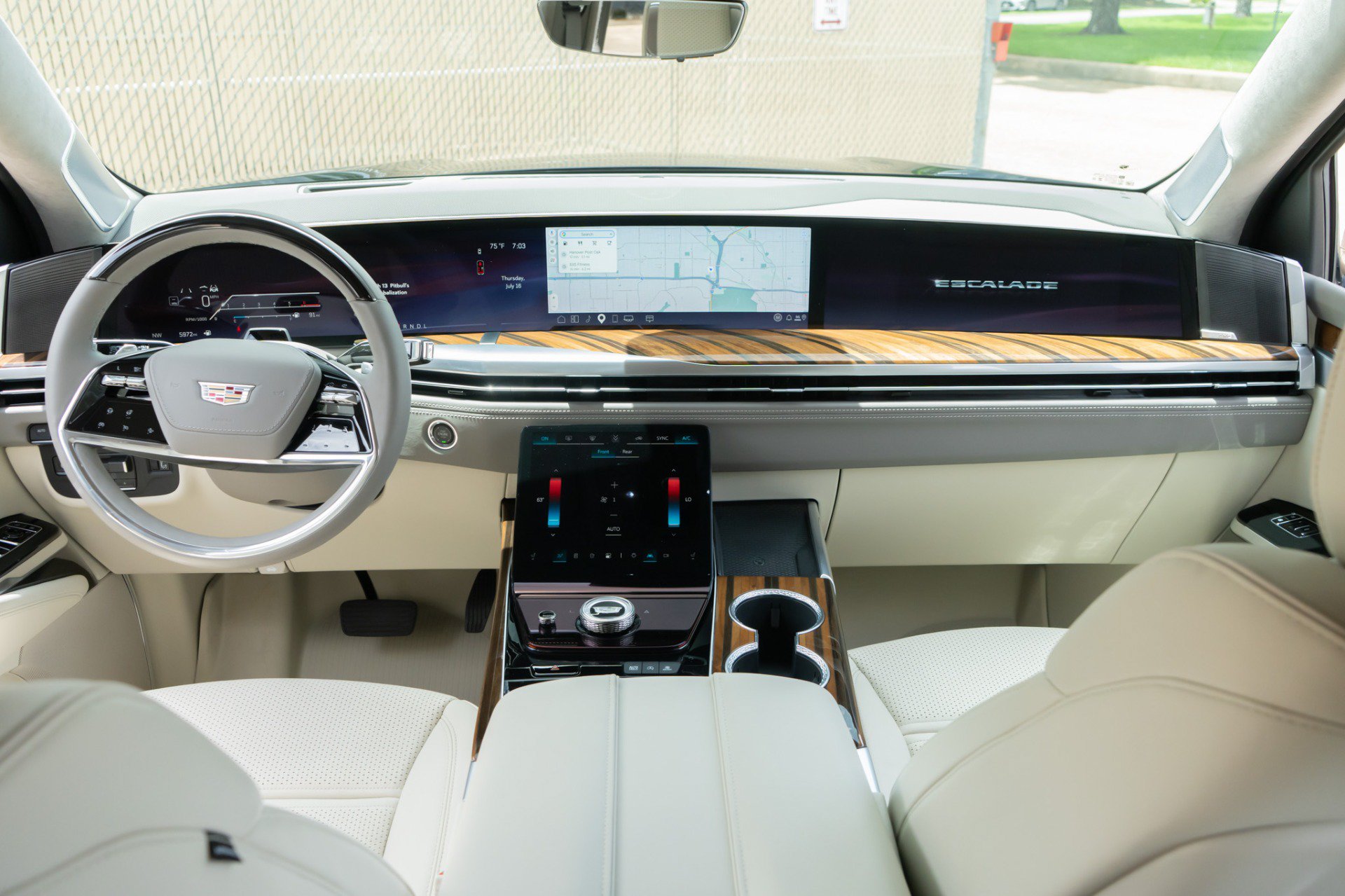 Used 2026 Cadillac Escalade Platinum Sport w/ LPO, Floor Liner Package AWD/4WD image 7