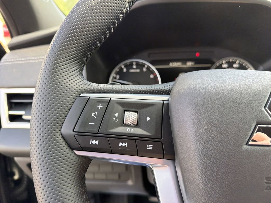 New 2026 Mitsubishi Outlander LE AWD/4WD image 19