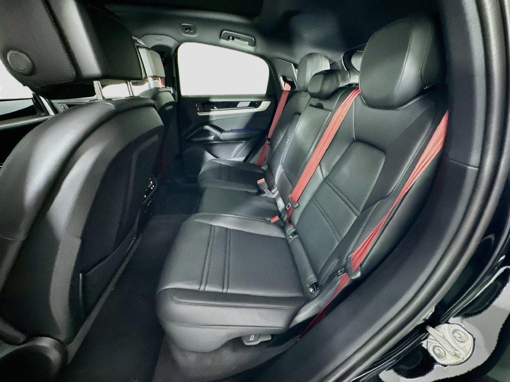 Certified 2026 Porsche Cayenne Coupe AWD/4WD image 23