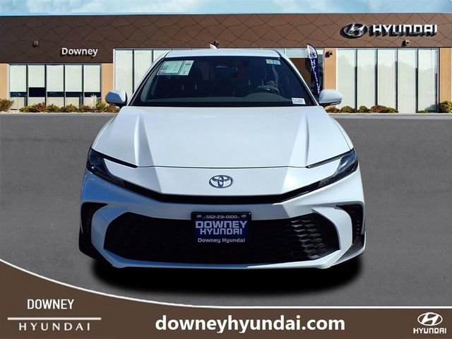 Used 2025 Toyota Camry SE image 2