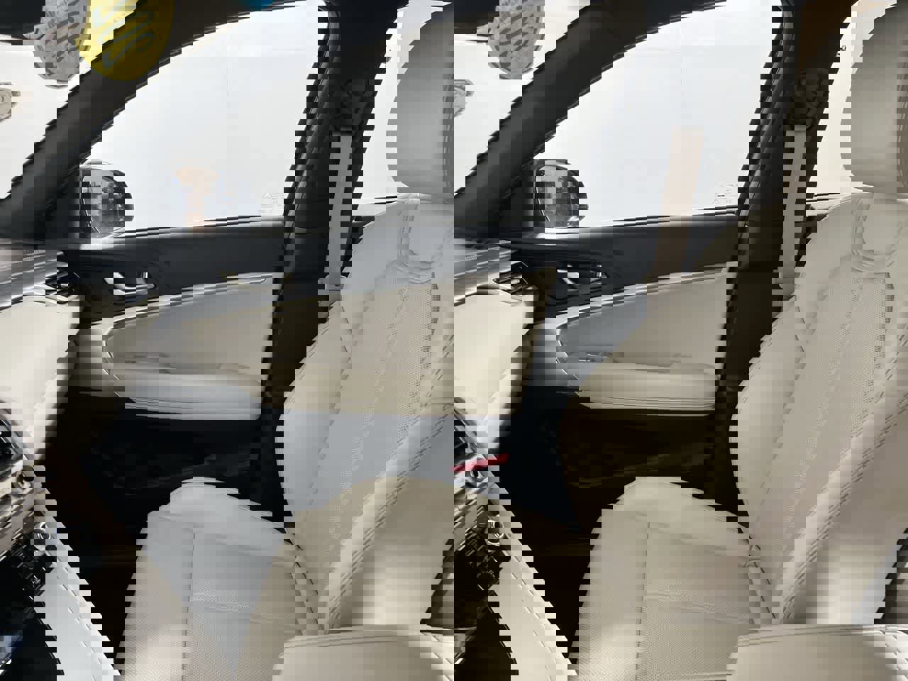 Used 2024 Genesis G70 2.5T image 25