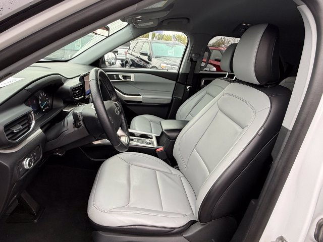 Certified 2021 Ford Explorer XLT w/ Equipment Group 202A AWD/4WD image 6