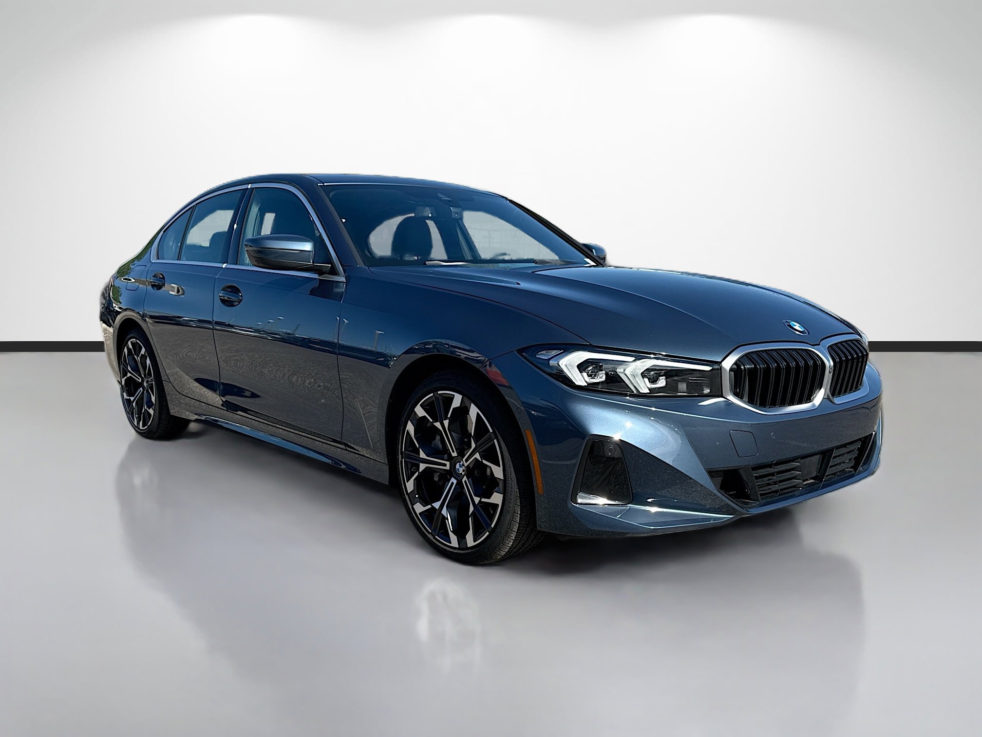 Used 2025 BMW 330i Sedan image 1