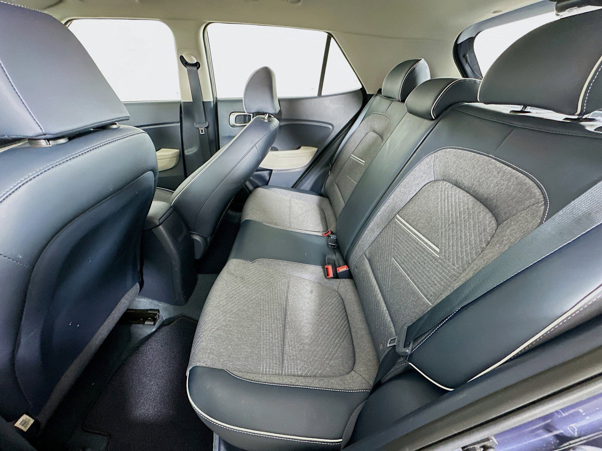 Used 2023 Hyundai Venue Limited w/ Cargo Package image 27