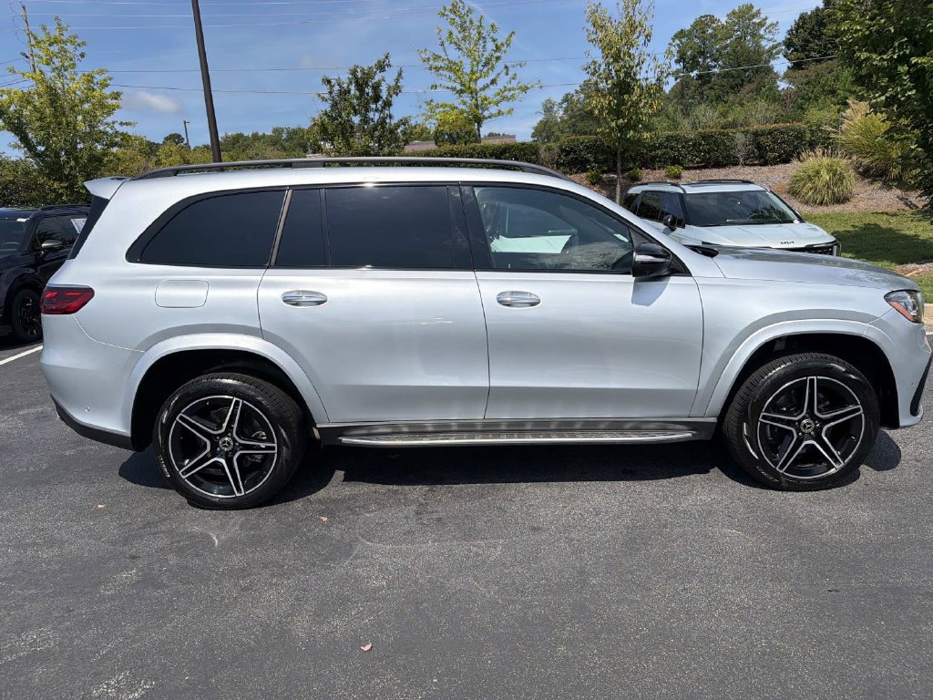 Used 2025 Mercedes-Benz GLS 450 4MATIC image 9