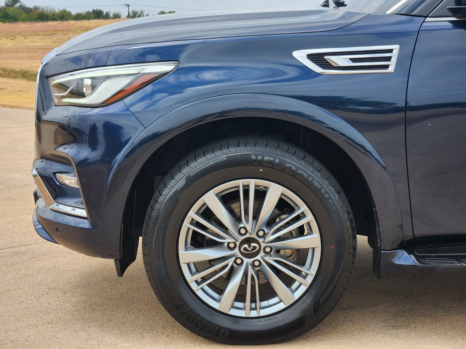 Used 2024 INFINITI QX80 Luxe RWD image 13
