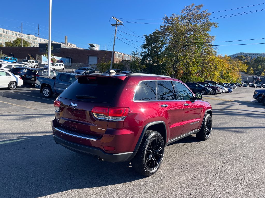 Used 2017 Jeep Grand Cherokee Limited AWD/4WD image 5